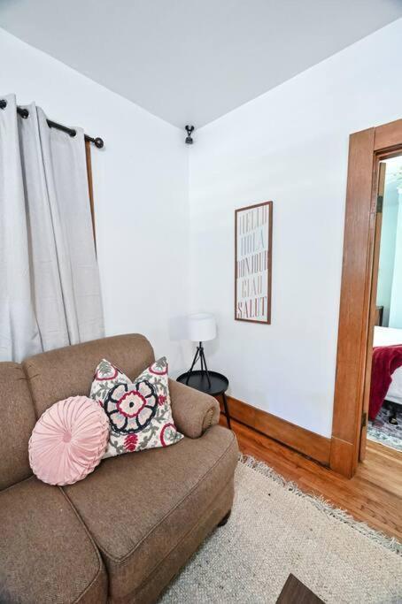 B St. Bungalow - Charming 6 Bd In Heart Of Lincoln. Walk To Gardens And Zoo, 8 Minute Drive To Campus/Downtonw Villa Buitenkant foto