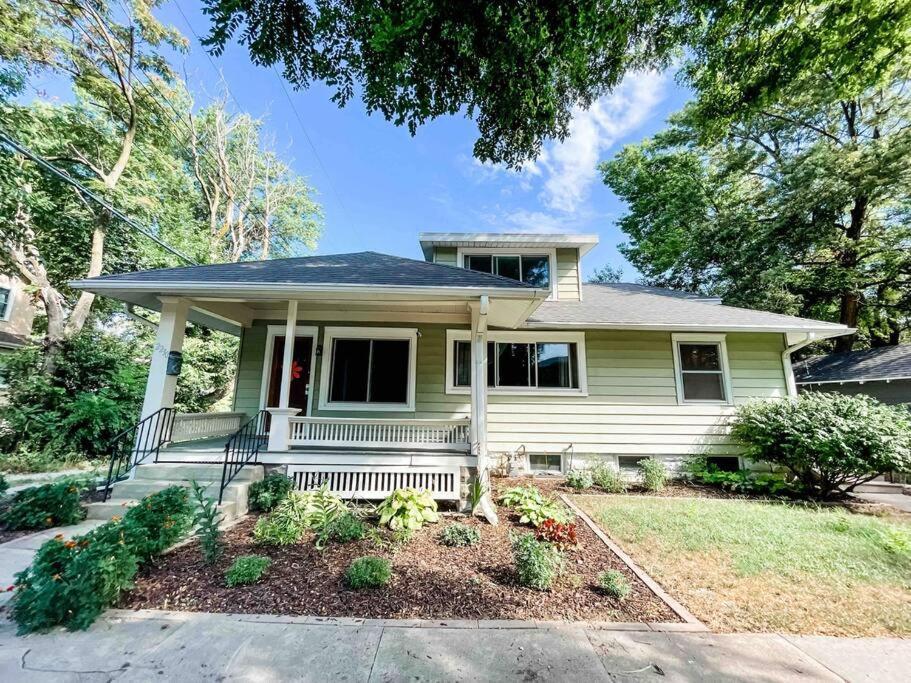 B St. Bungalow - Charming 6 Bd In Heart Of Lincoln. Walk To Gardens And Zoo, 8 Minute Drive To Campus/Downtonw Villa Buitenkant foto