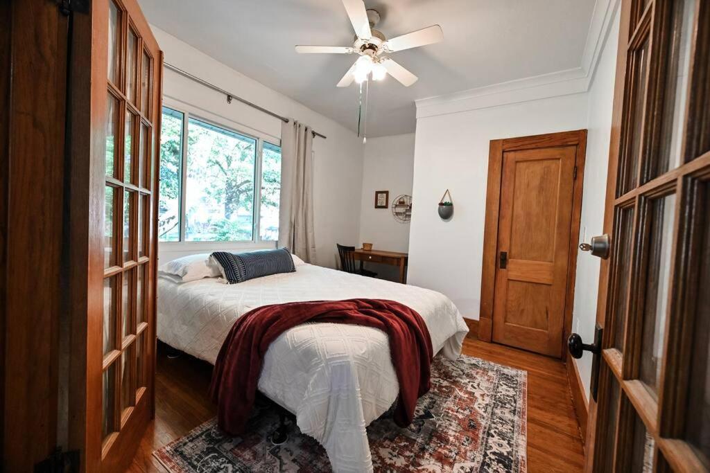 B St. Bungalow - Charming 6 Bd In Heart Of Lincoln. Walk To Gardens And Zoo, 8 Minute Drive To Campus/Downtonw Villa Buitenkant foto